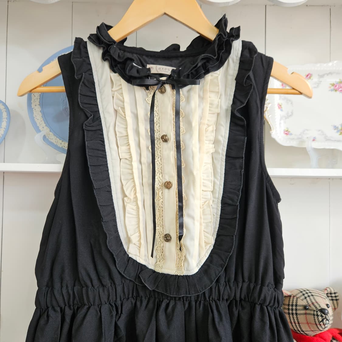 axes femme(엑시즈팜) 자수 프릴 블랙 원피스 상품이미지3