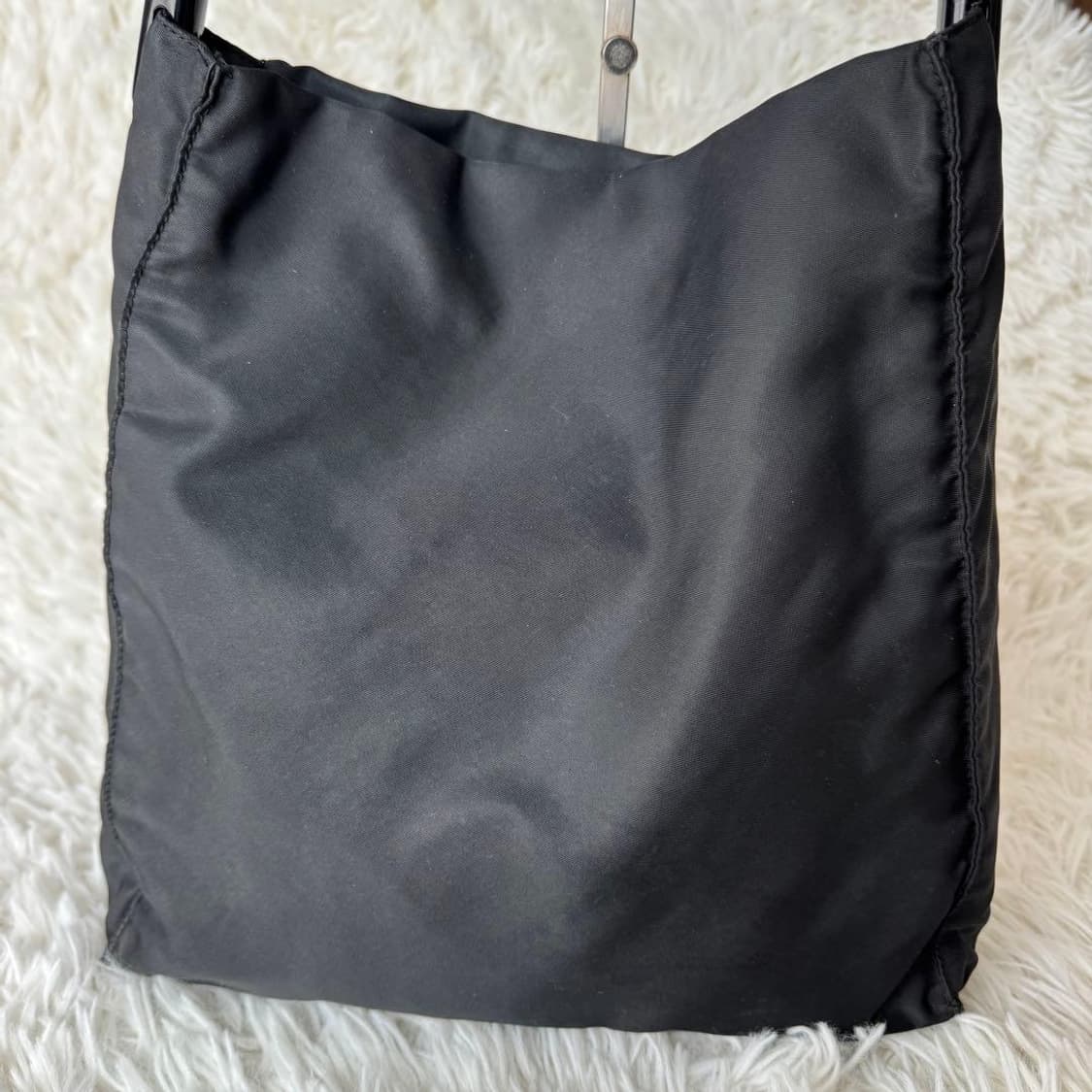 프라다 로고플레이트 나일론 토트백 상품이미지3