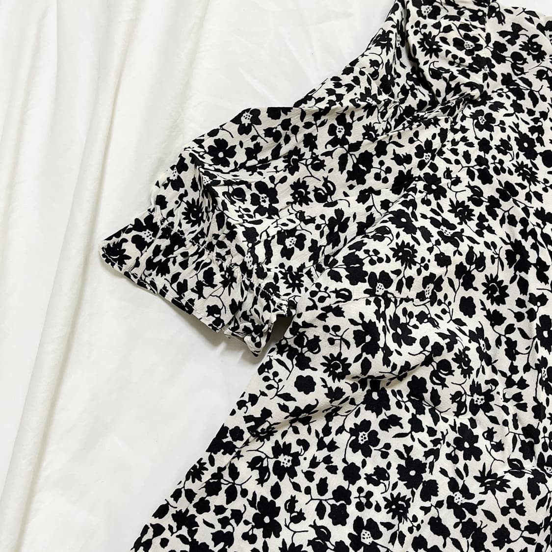 새상품 ) 임블리 플로랄 블라우스 상품이미지6