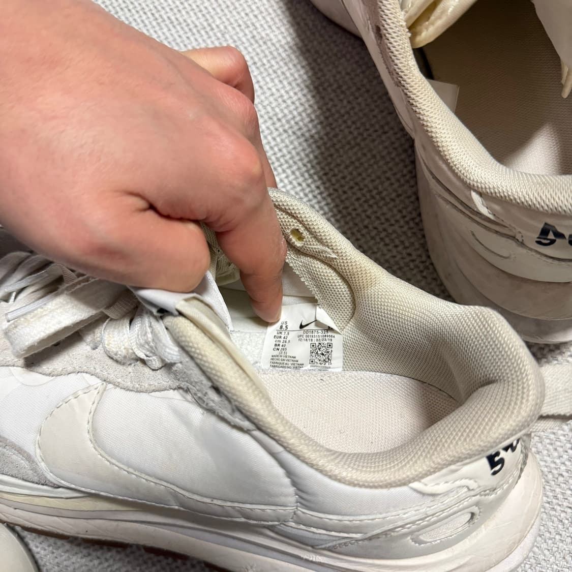 나이키 x 사카이 베이퍼와플 화이트 앤 검 상품이미지6