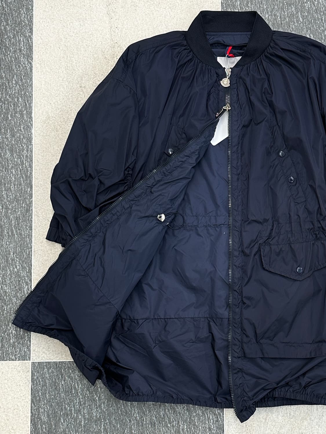 몽클레어 틸리 네이비 바람막이 하프 코트 상품이미지4