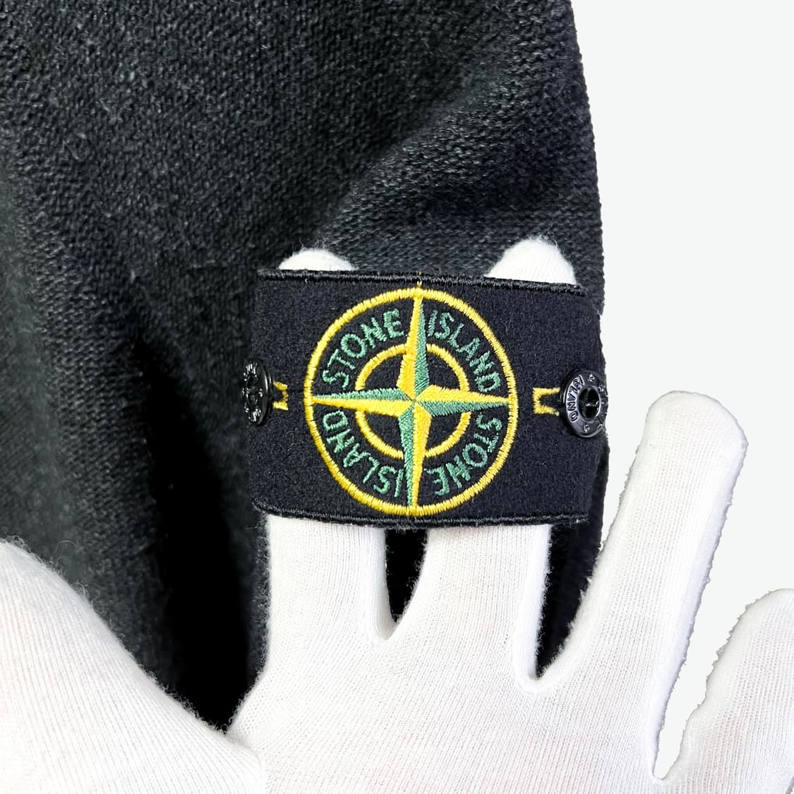 [L/매장판] 스톤아일랜드 버튼 니트 가디건 상품이미지4