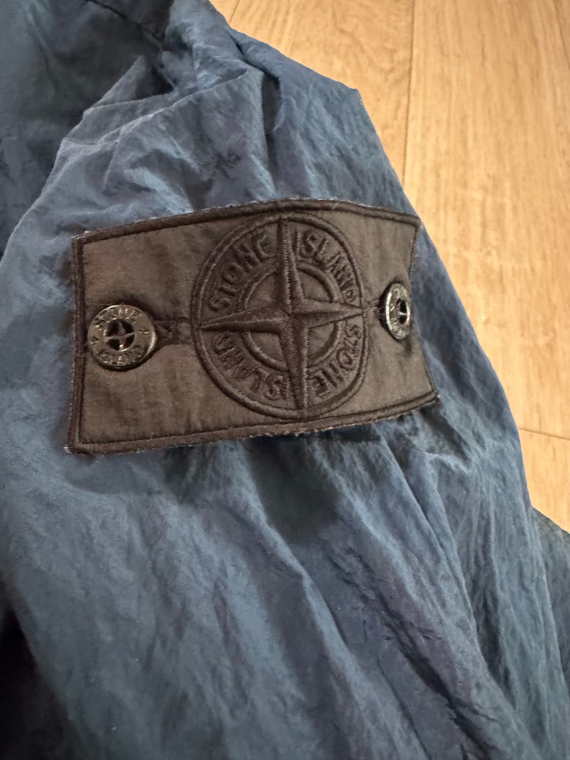 스톤아일랜드 나일론메탈 맨투맨 블랙와펜 상품이미지4