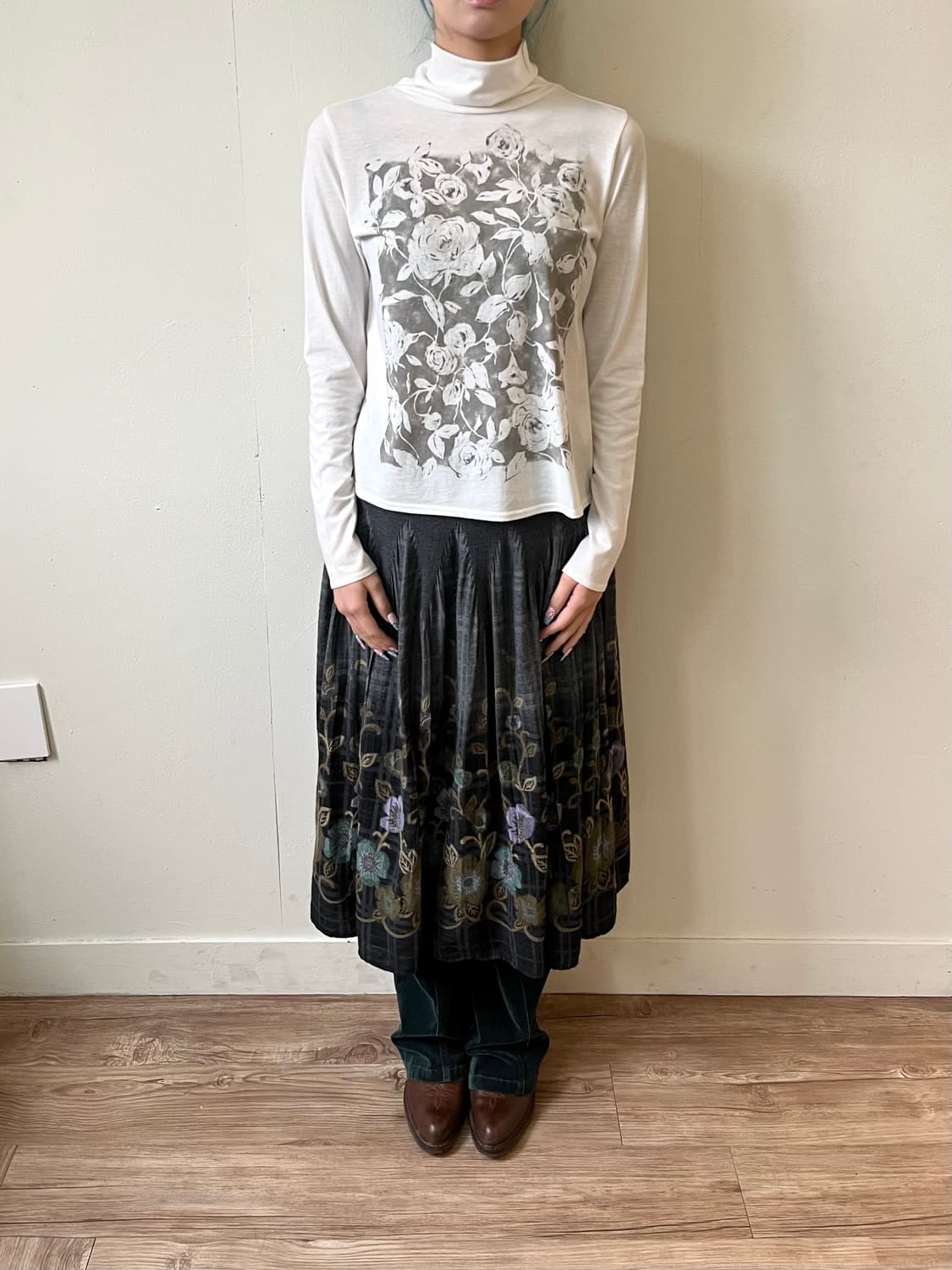 Half 로즈 프린팅 화이트 터틀넥 상품이미지8