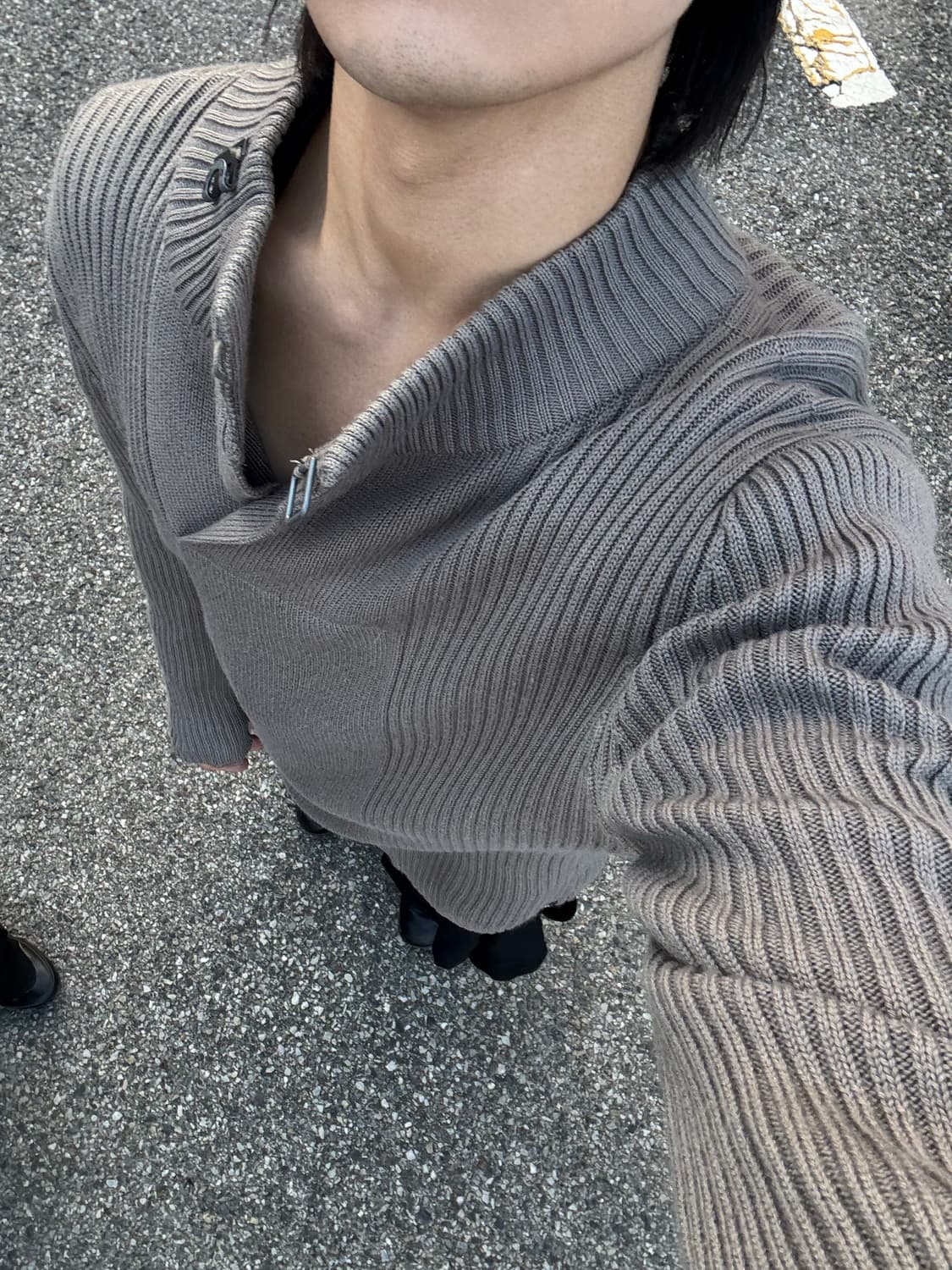 엠포리오 아르마니 후크 넥 스웨터 상품이미지4