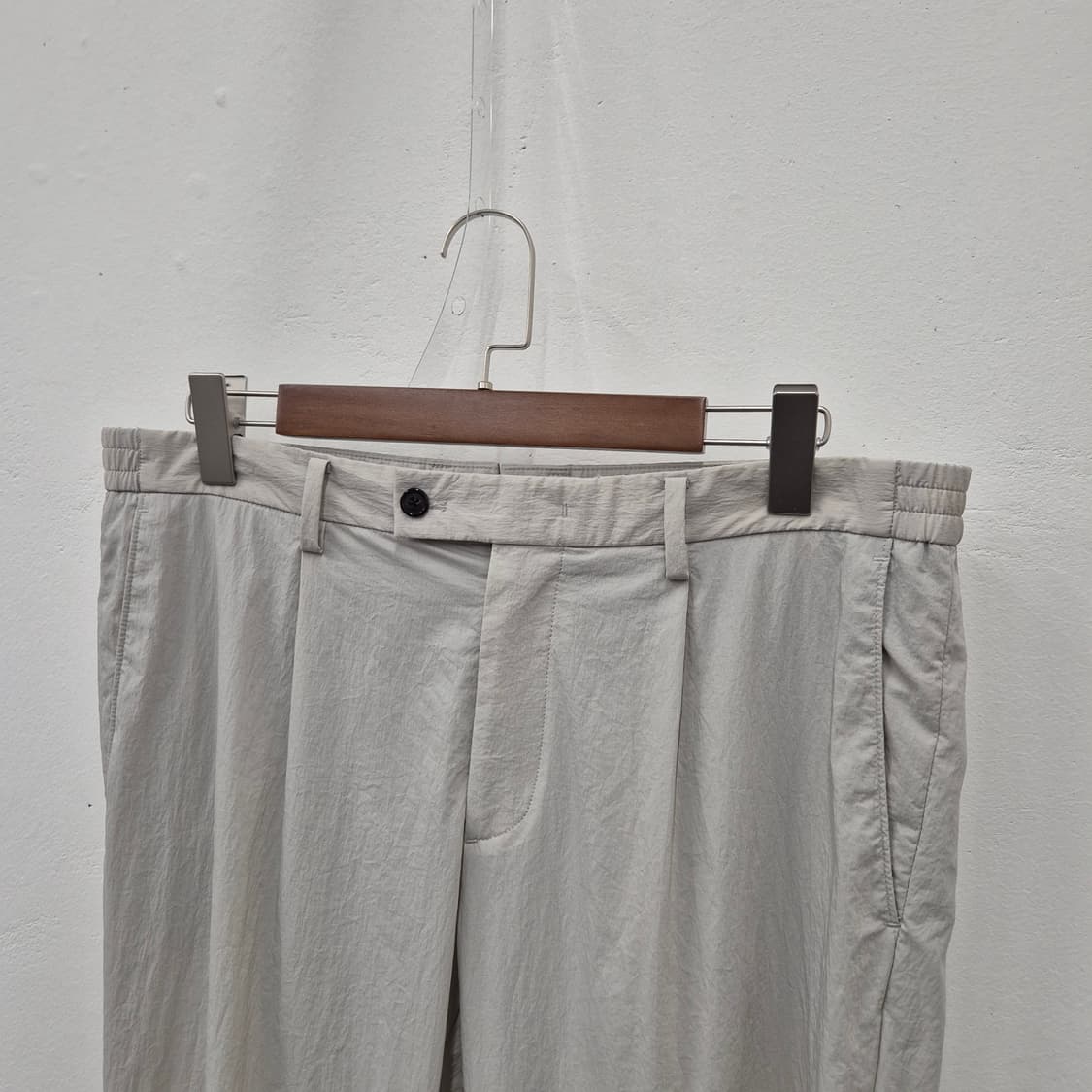 알레그리 나일론 원턱 테이퍼드 팬츠 90 상품이미지2