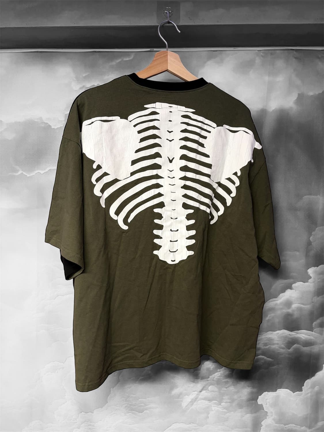 캐미탈 본 투톤 카키 티셔츠 상품이미지1