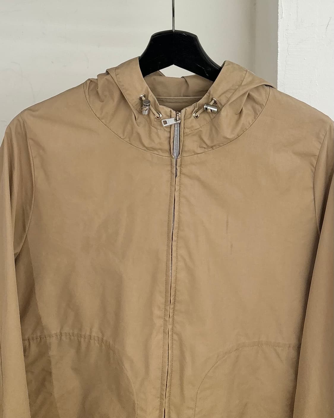 살바토레 페라가모 베이지 후드 바람막이 자켓 상품이미지2