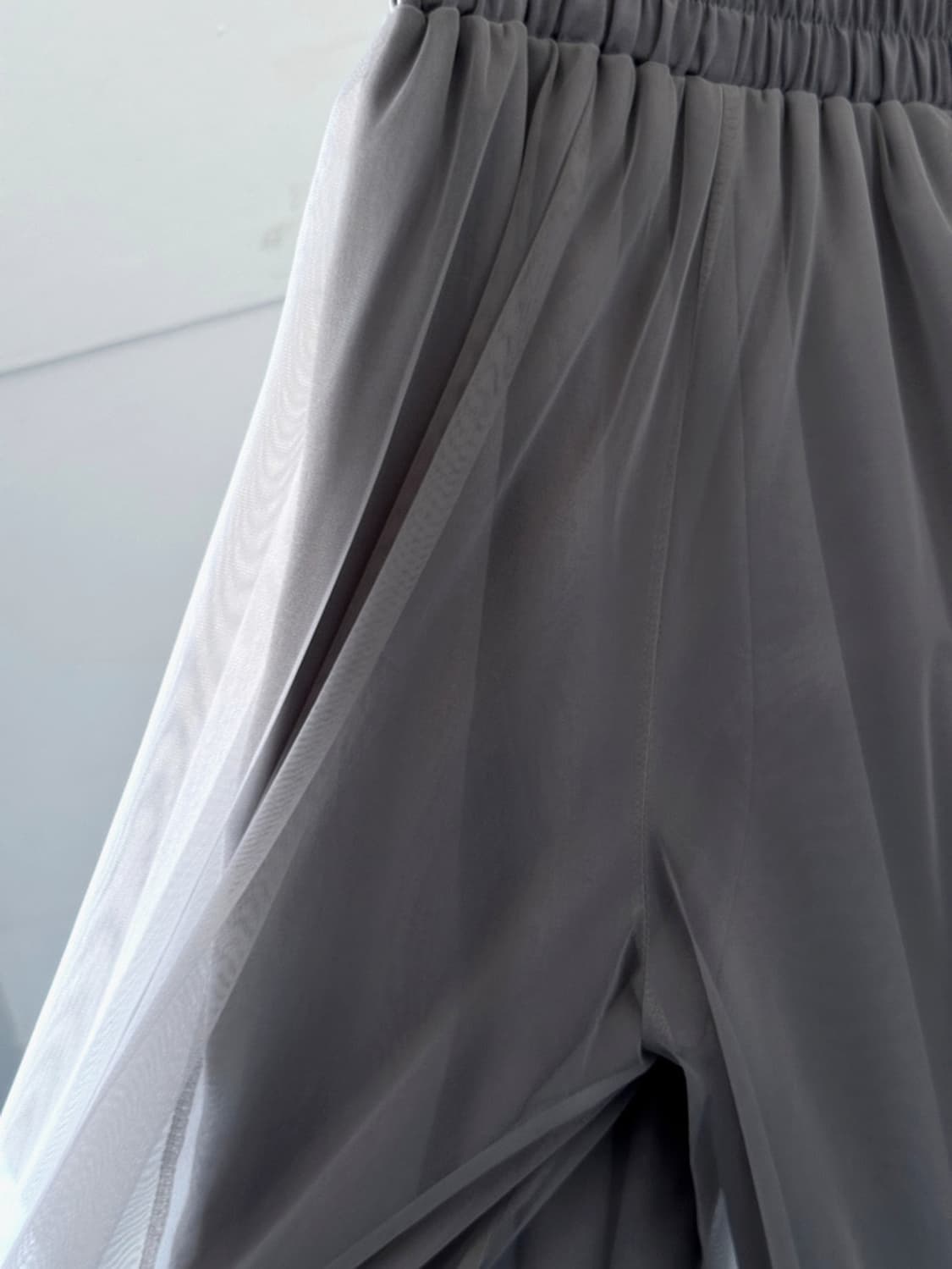 Sheer over fabric layer banded big pants 상품이미지4