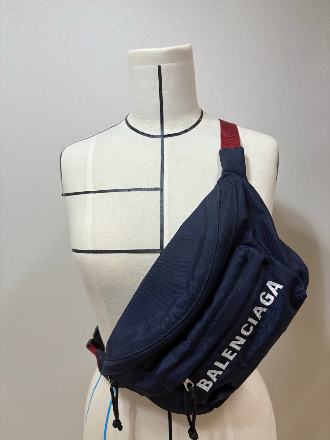 발렌시아가 balenciaga 네이비힙색 상품이미지3