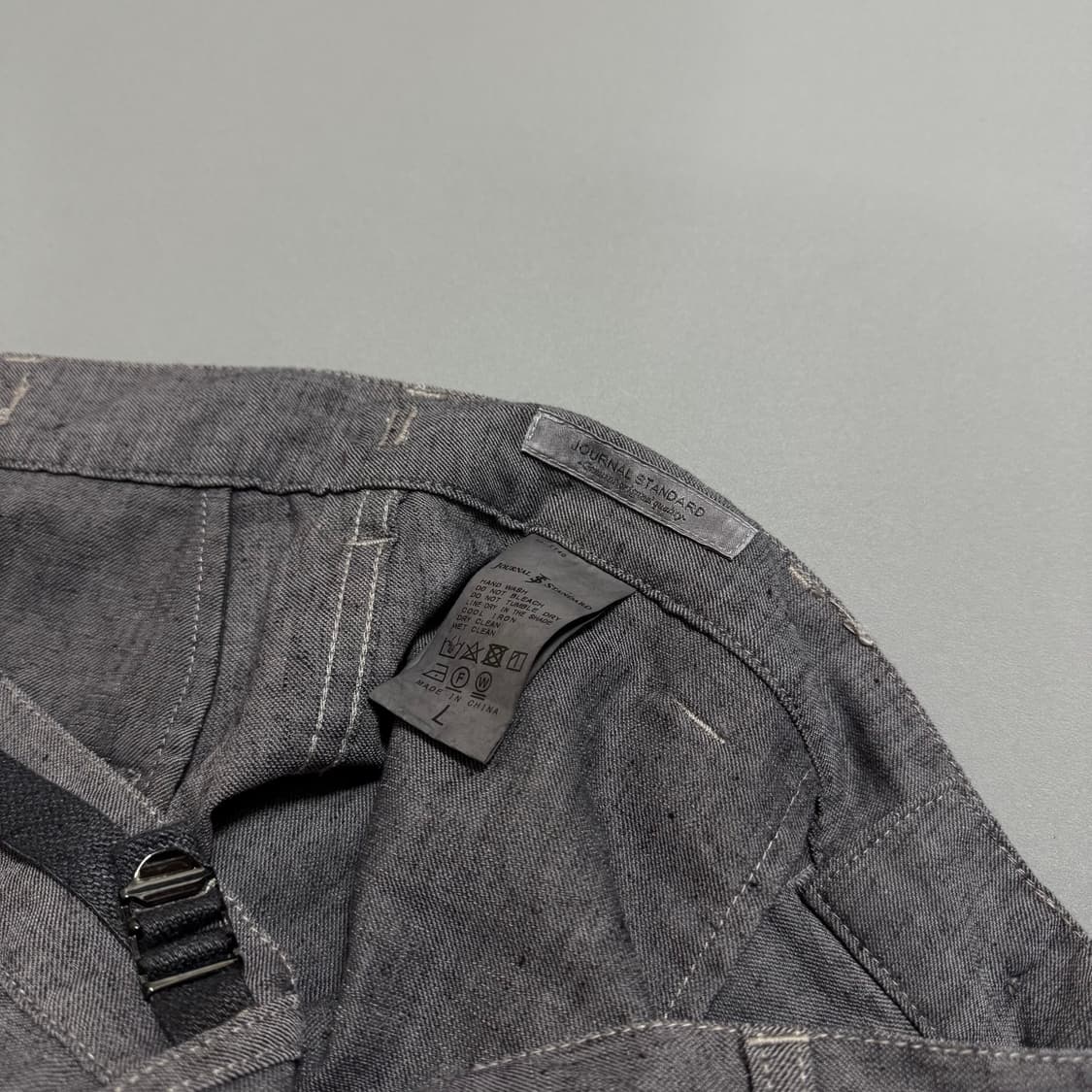 저널스탠다드 차콜컬러 폴리에스터 린넨 혼방 루즈 파라슈트 팬츠 상품이미지3