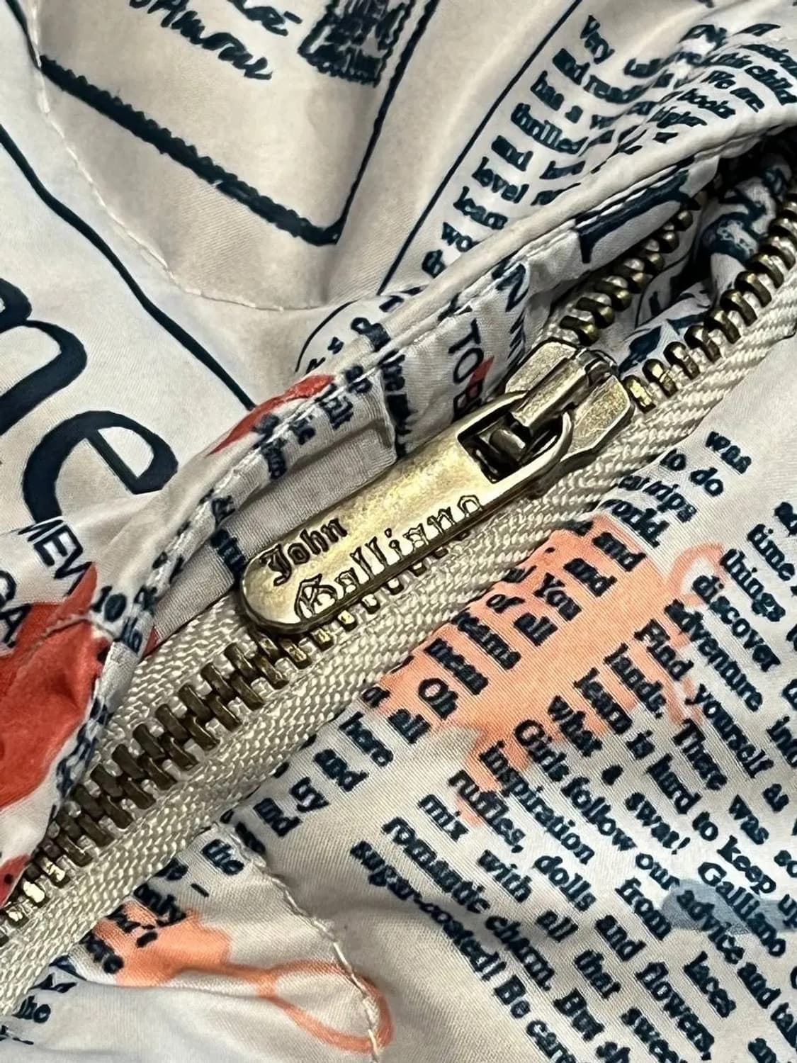 존 갈리아노 뉴스페이퍼 푸퍼자켓 상품이미지4