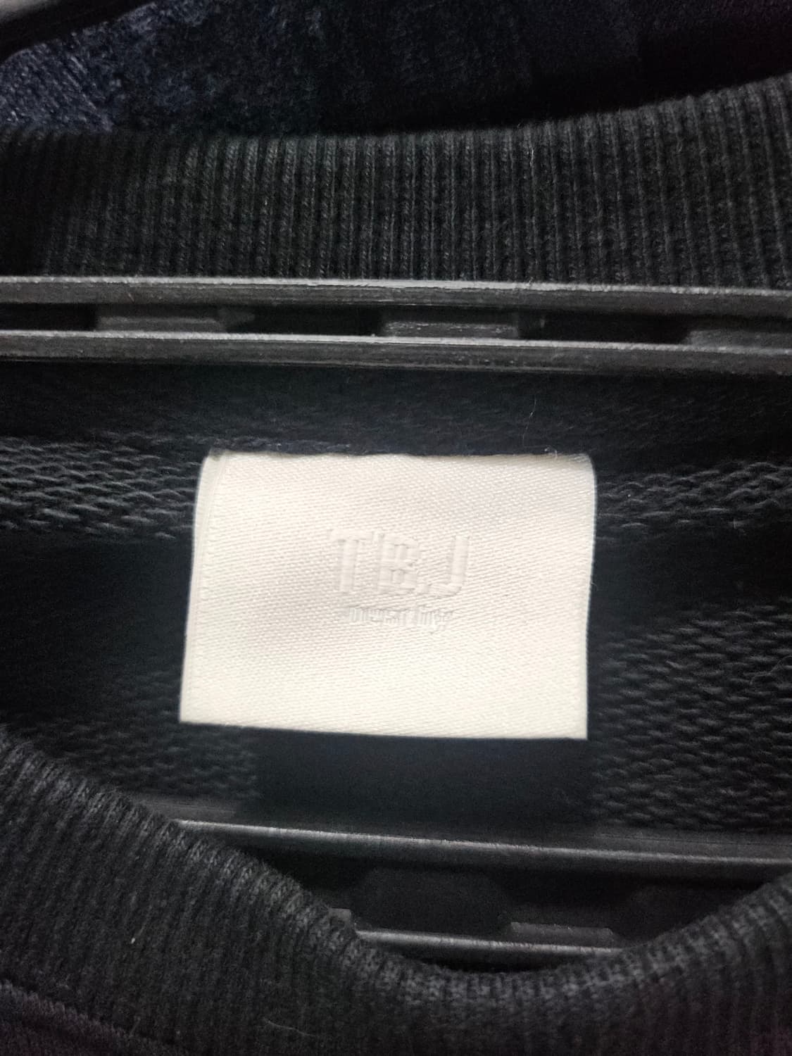 TBJ  검정색 프린팅 맨투맨 티셔츠 M 상품이미지3