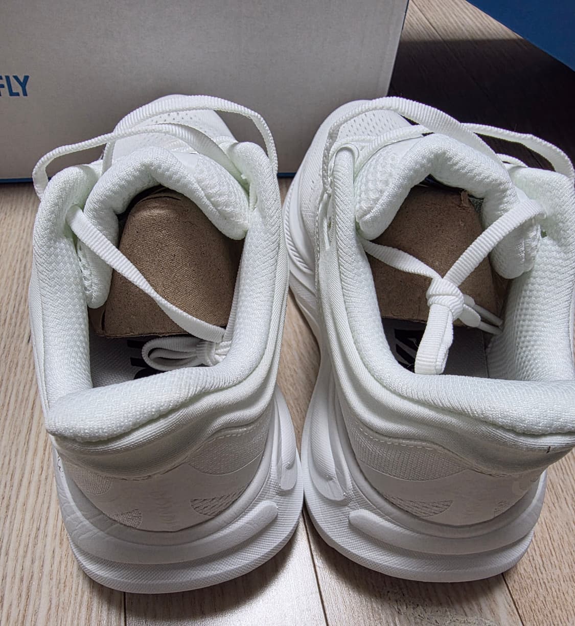 호카 본디9 올화이트 운동화 230 상품이미지4