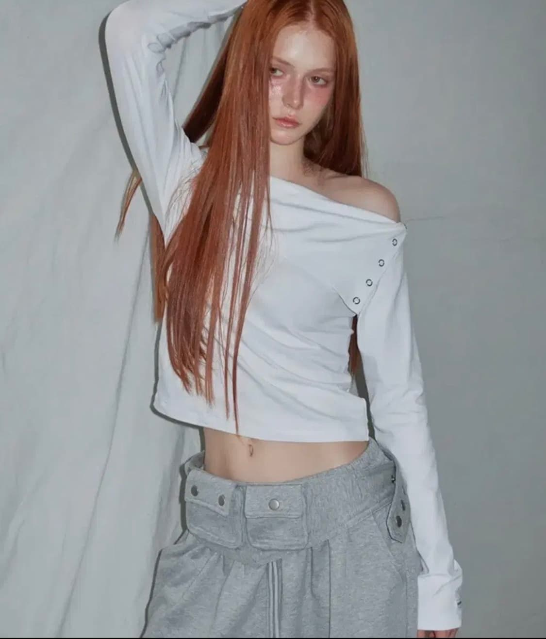 렌세 스냅 오프숄더 티셔츠 화이트 상품이미지1