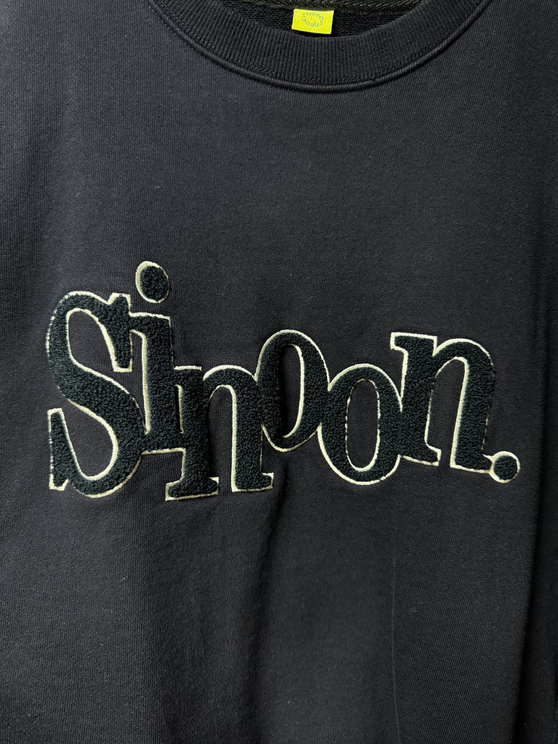 시눈 부클 로고 맨투맨 네이비 상품이미지4