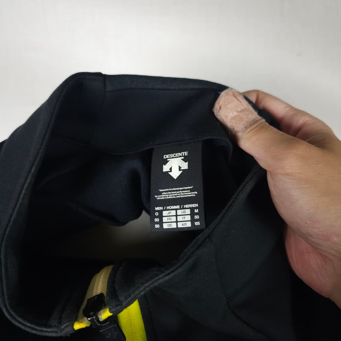 데상트 기능성집업 남자105사이즈  상품이미지3