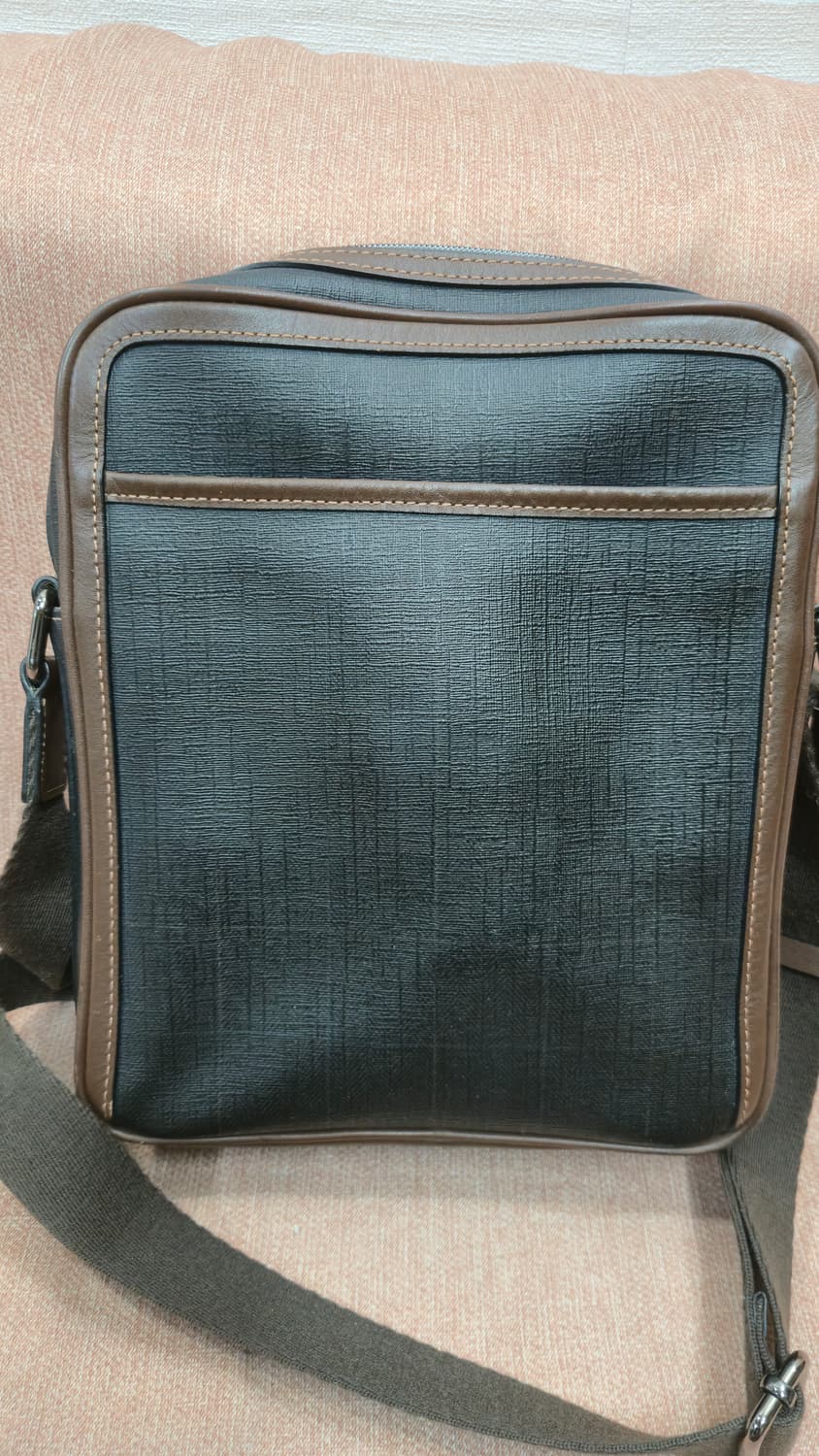 닥스- 블랙 컬러 소가죽 배색 크로스백 상품이미지2