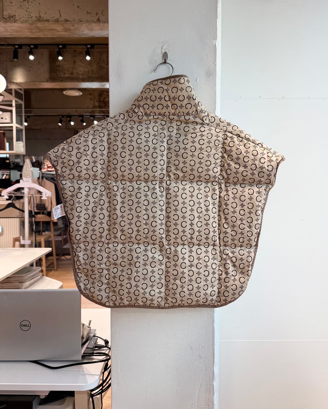 셀린느 브라운 트리오페 다운 베스트  상품이미지7