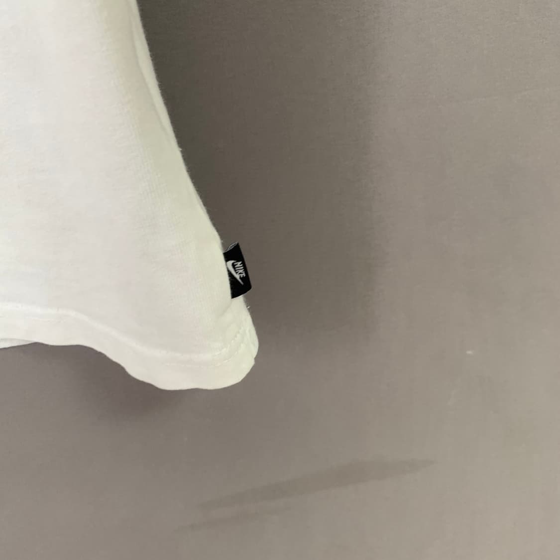 XL 나이키 프리미엄 에센셜 센터 스우시 루즈핏 반팔티 상품이미지5