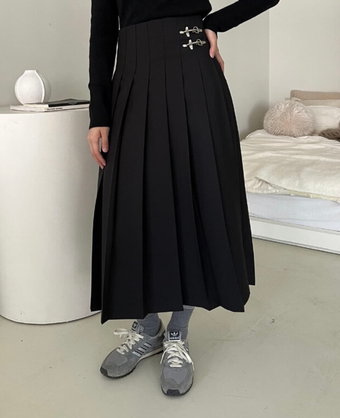 NEU ADULT 노이 어덜트 블랙 플리츠 버클 스커트 치마 상품이미지2