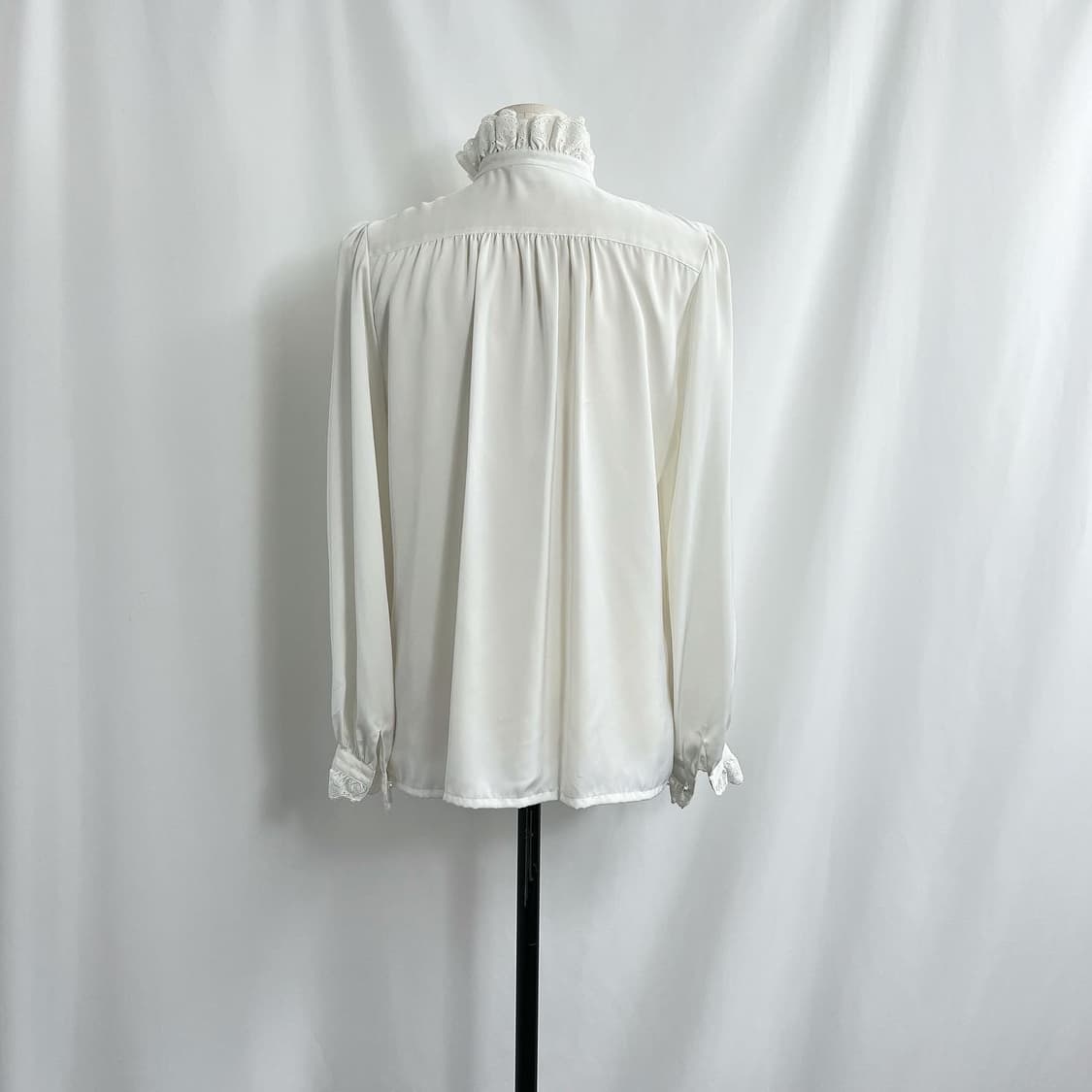 화이트 프릴 블라우스 상품이미지8