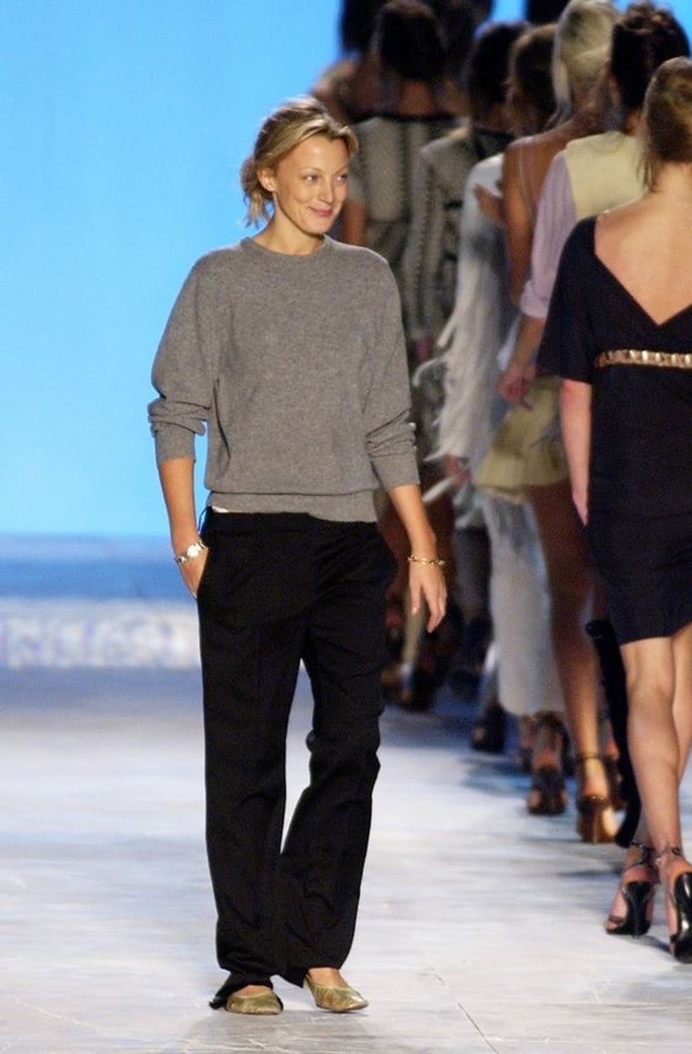 문달 Deep V-Neck Knit in Gray 상품이미지4