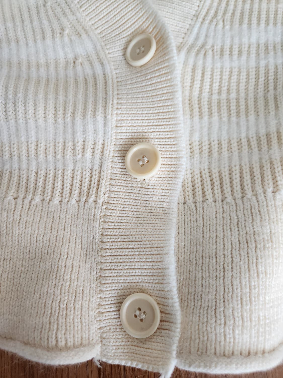 cos 아이보리 브이넥 니트 가디건 상품이미지5