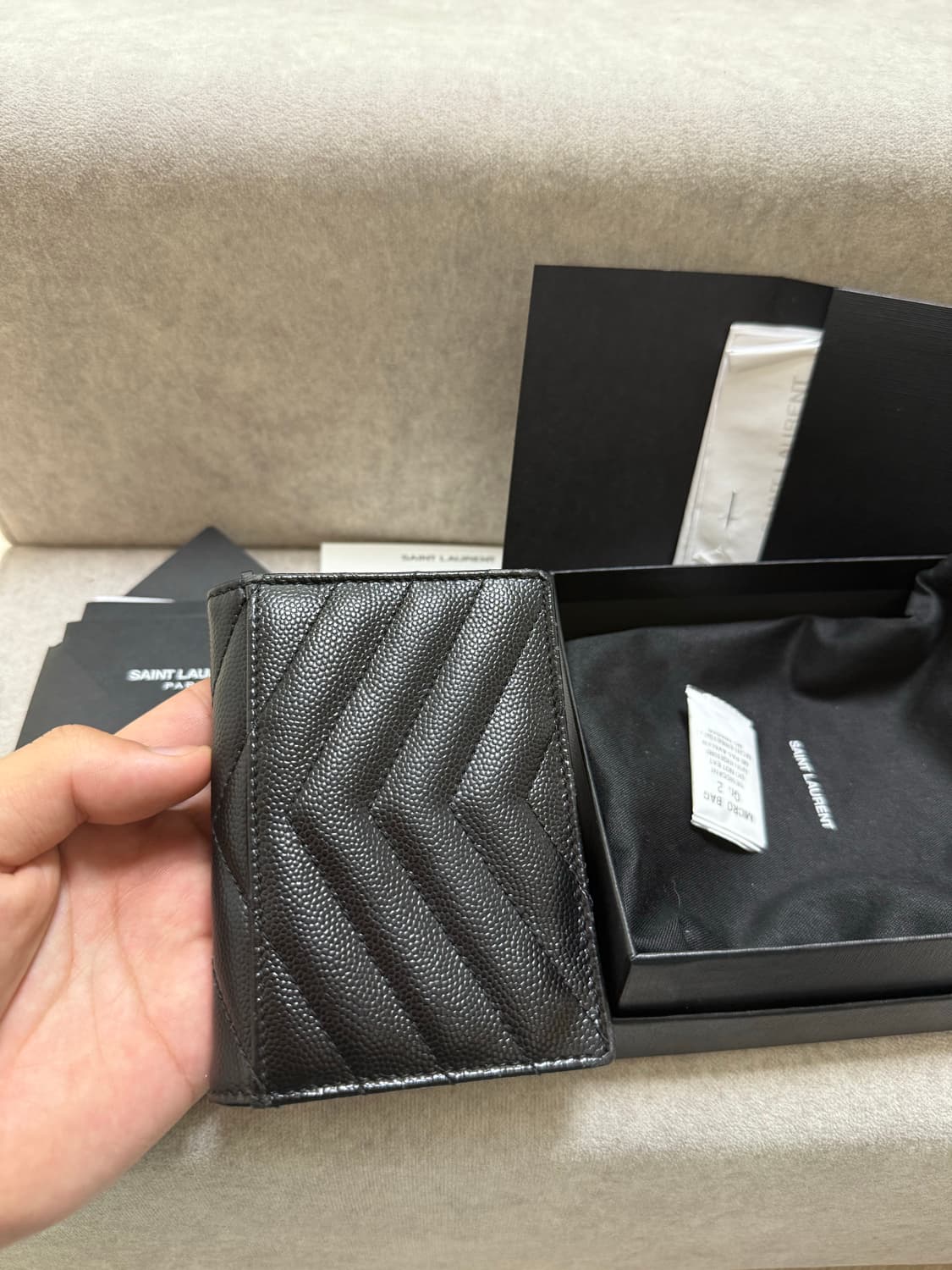 입생로랑 금장 모노그램 풀구성 마틀라세 지갑 668290 BOWA1 상품이미지7