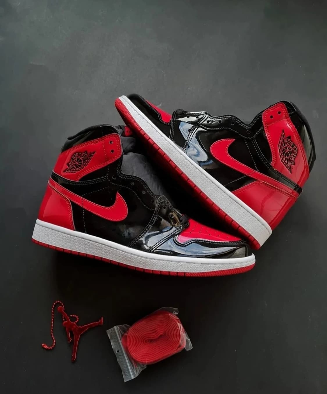 [275]조던1 하이 OG 페이턴트 브레드  상품이미지3