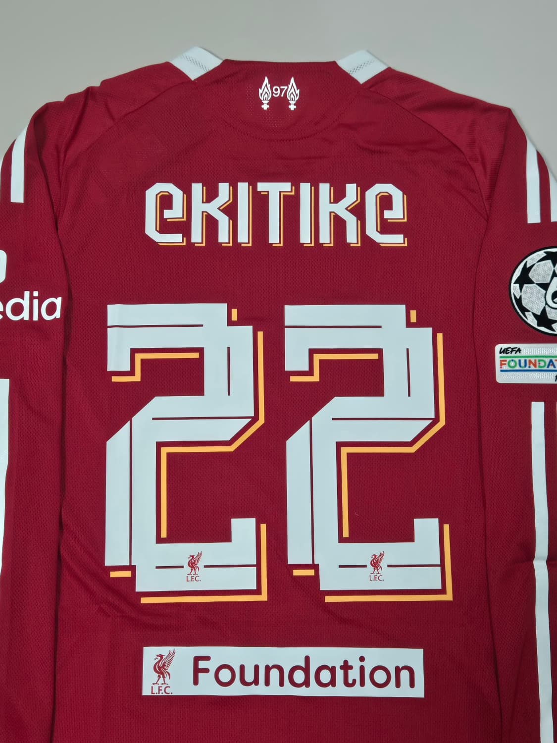 25-26 리버풀 홈 에키티케 챔스패치 긴팔 유니폼 XL사이즈 상품이미지7