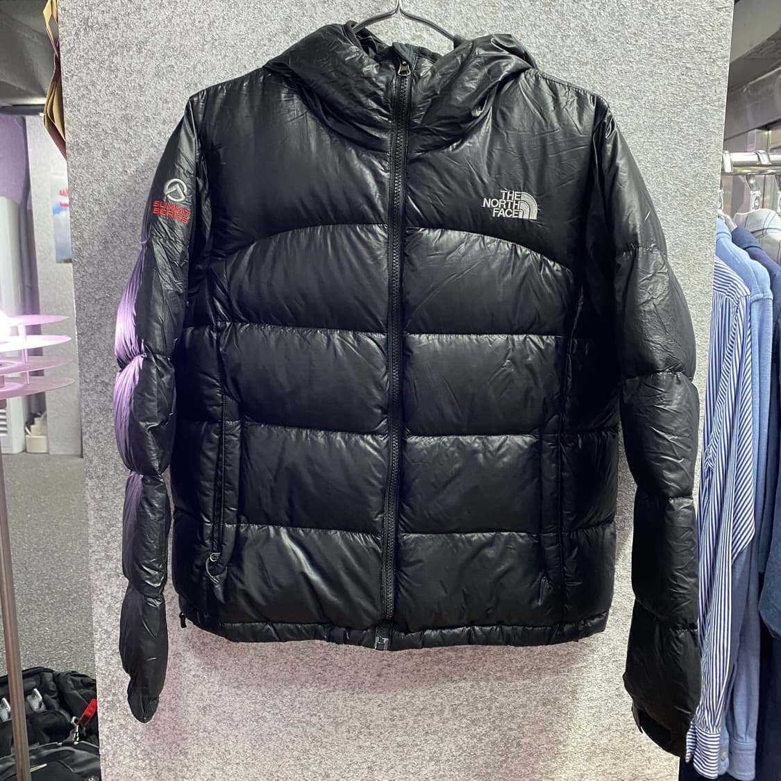 노스페이스 써밋 스몰로고 블랙 경량 패딩 B4036 상품이미지2