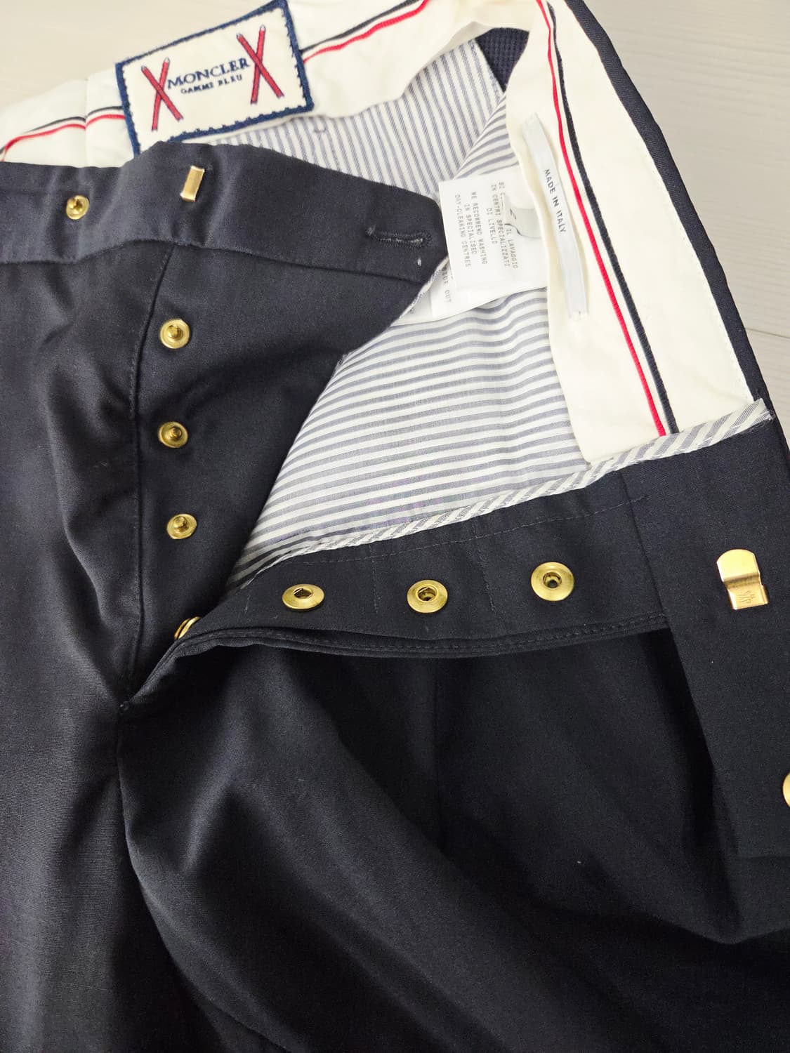 몽클레어 감마블루 금장 버튼 나일론 팬츠 상품이미지8