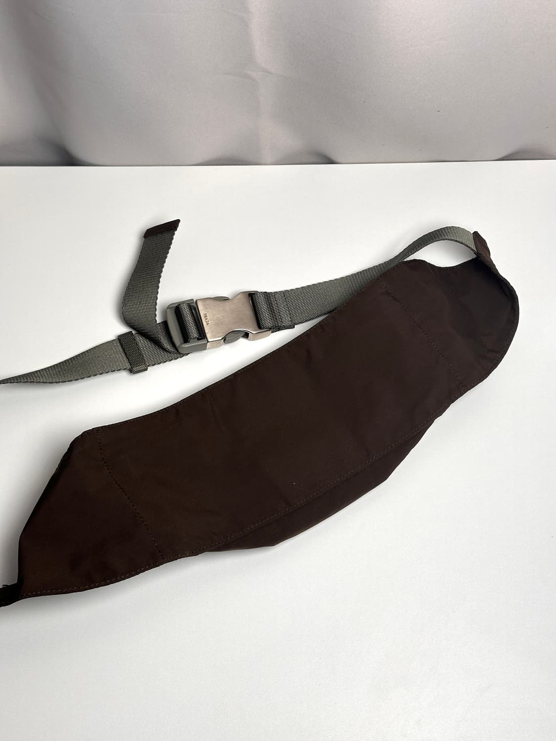 프라다 스포츠 나일론 벨트백 – 테크니컬 미니멀리즘의 상징 상품이미지5