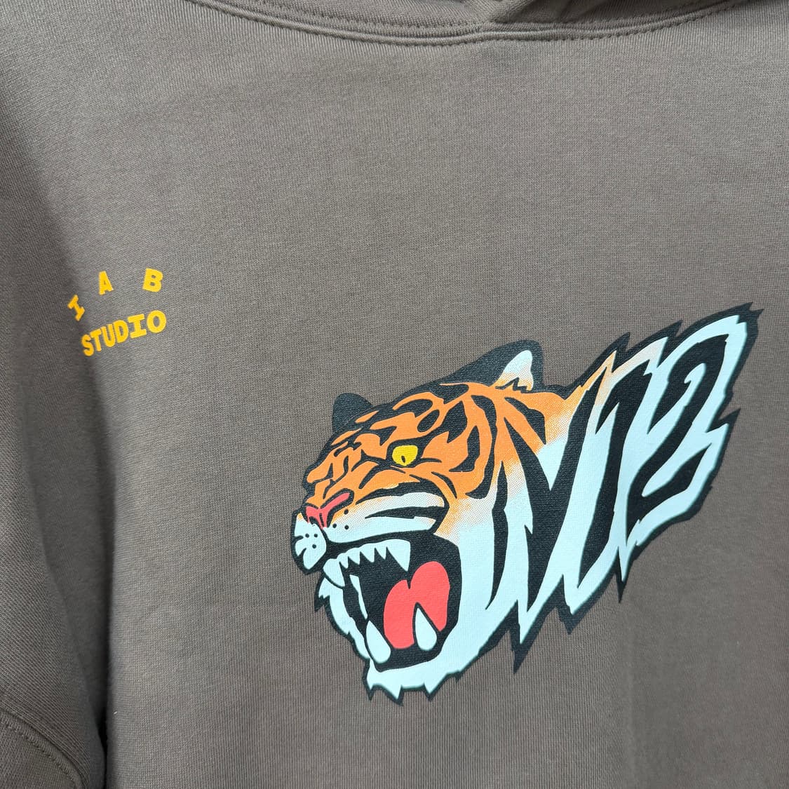 기아 타이거즈 X 아이앱 스튜디오 V12 후드티 상품이미지3