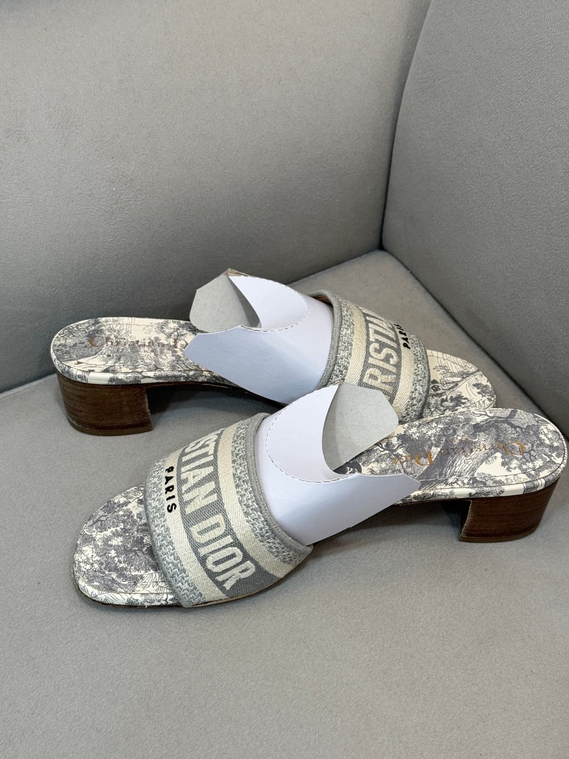 디올 디웨이 뮬 슬리퍼 36.5사이즈 상품이미지1