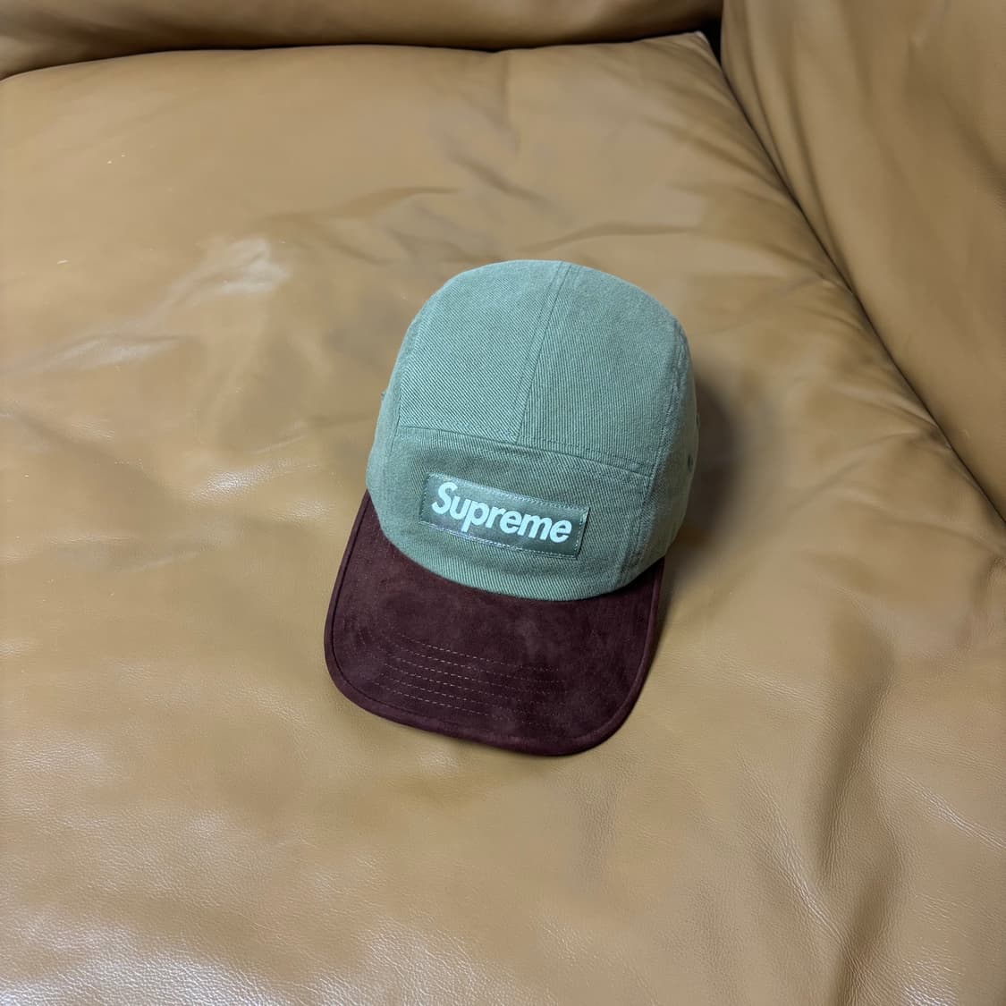 Supreme 슈프림 23ss 스웨이드 바이저 라이트 올리브 캠프캡 모자 상품이미지1