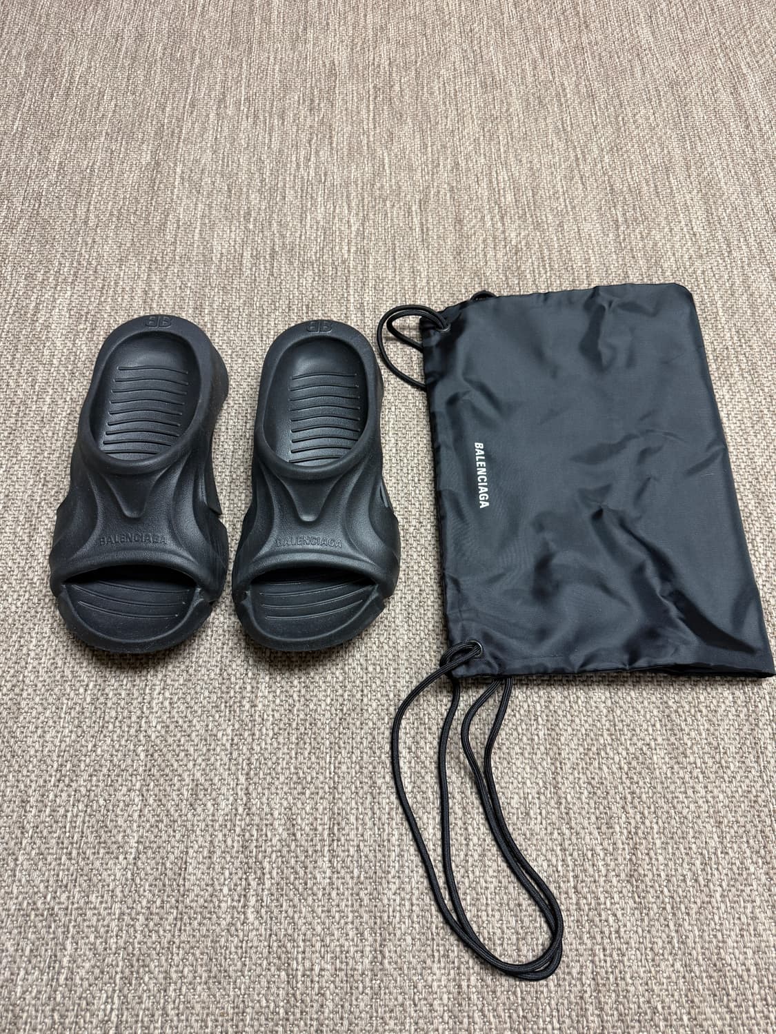 발렌시아가 러버 몰드 슬라이드 41사이즈 상품이미지1