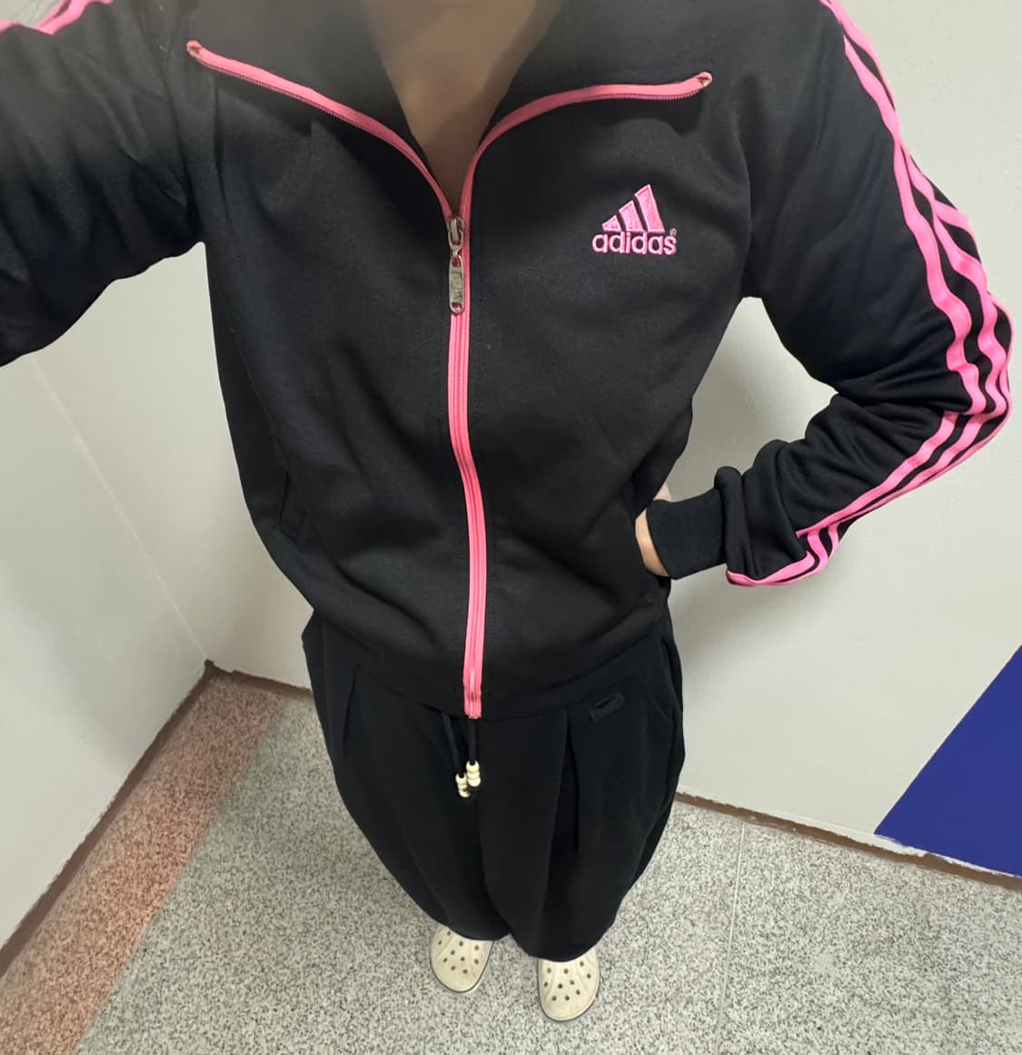아디다스 크롭 져지 블랙 핑크 상품이미지1