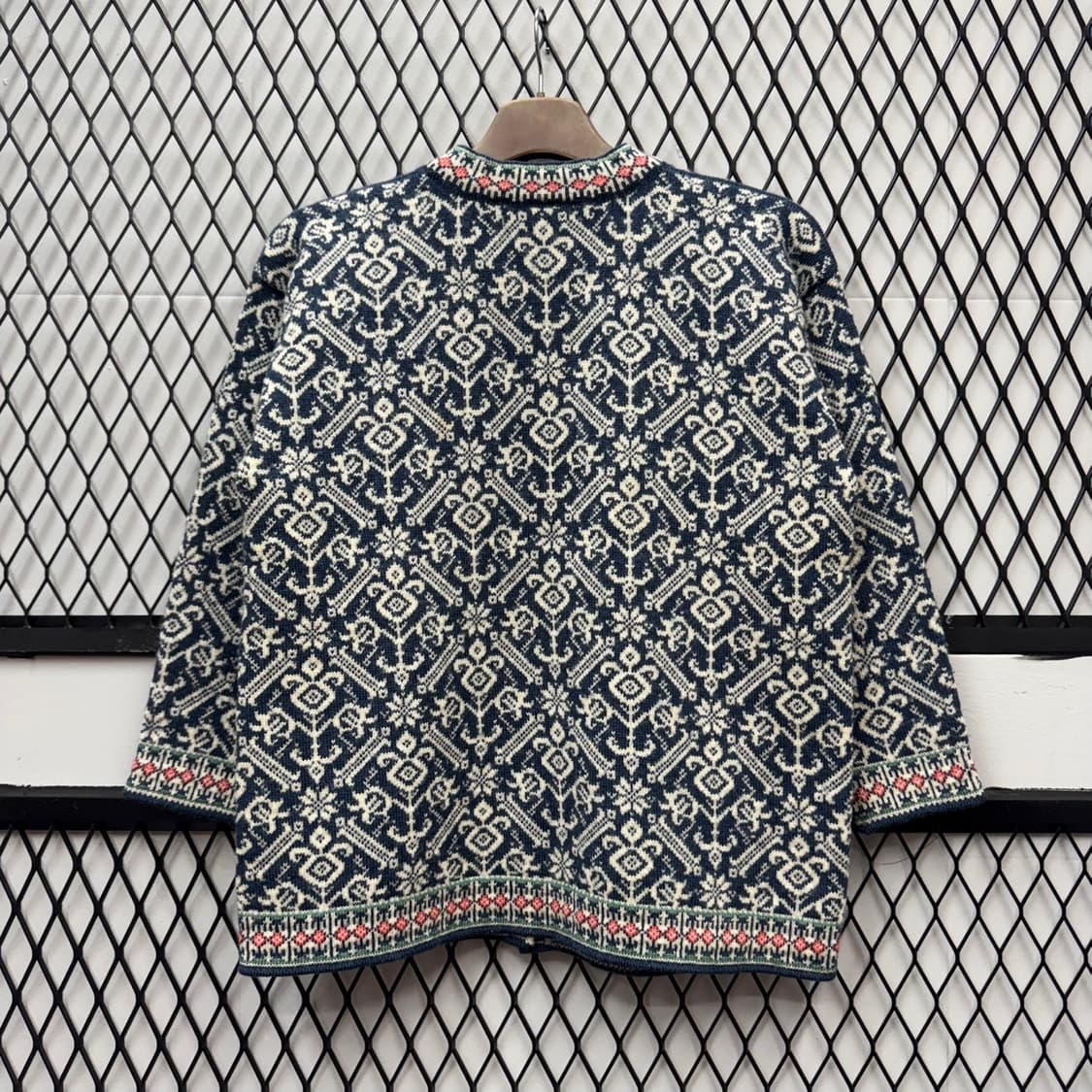 데일 오브 노르웨이 자가드 울 니트 가디건 노르딕 패턴 네이비 상품이미지2