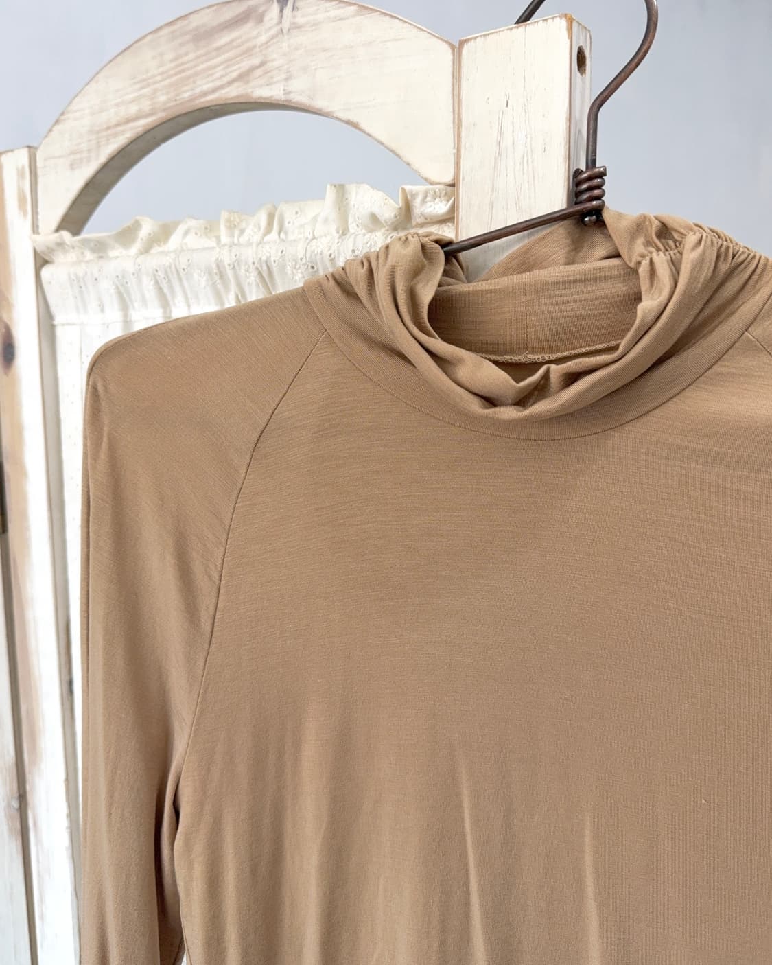 beige turtle neck long sleeve  상품이미지6
