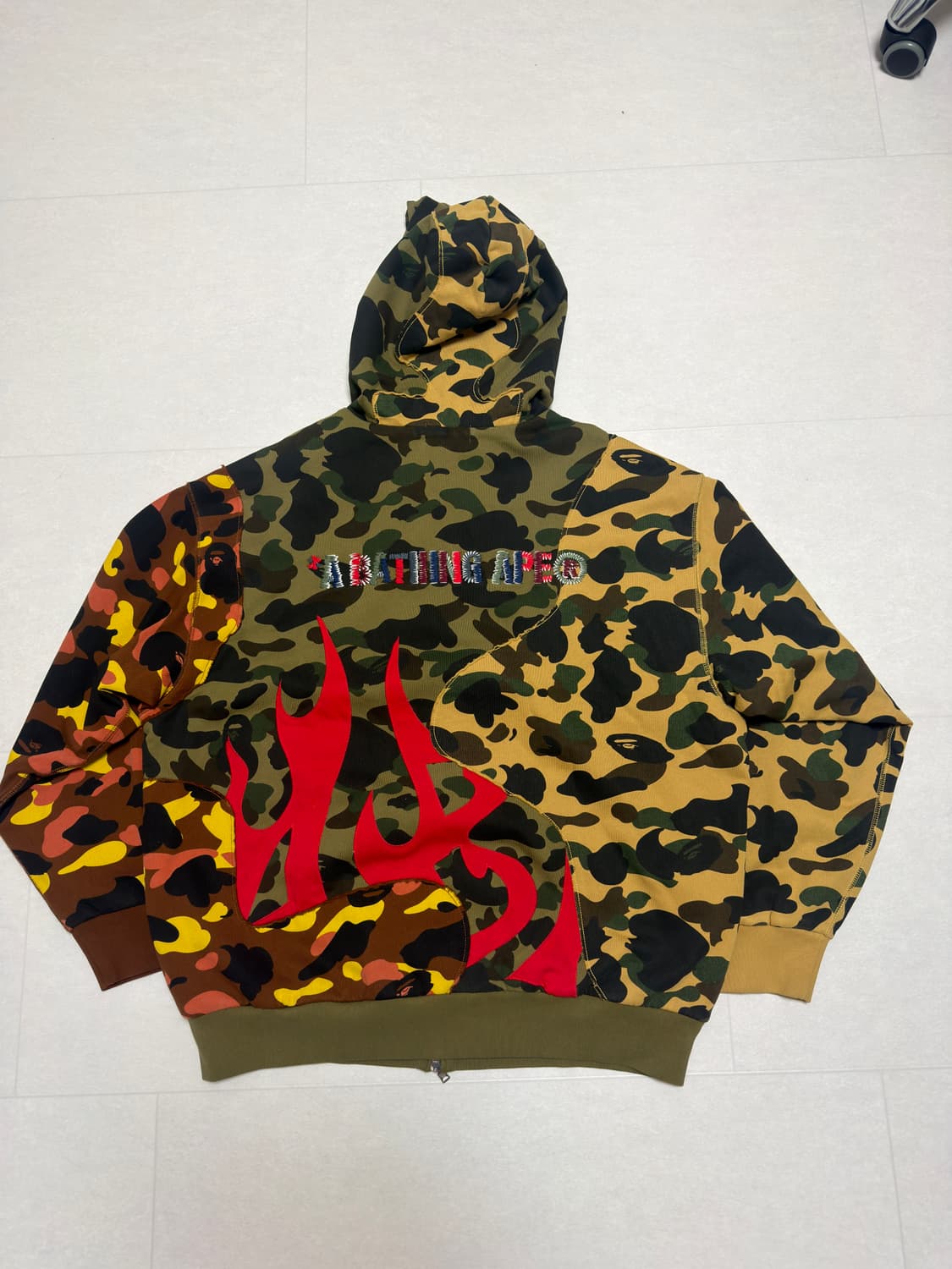 [새상품,XL] 베이프 퍼스트 카모 패치워크 후드자켓 상품이미지1