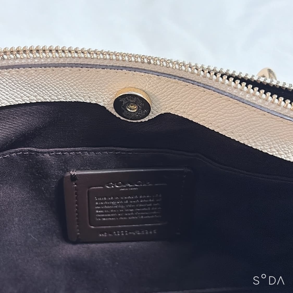 코치 아이보리 가죽 숄더백 상품이미지8