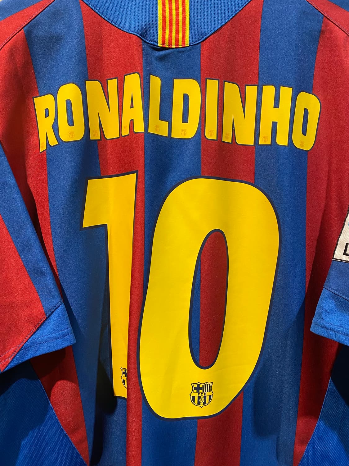 05-06 바르셀로나 호나우지뉴 홈 유니폼 상품이미지8