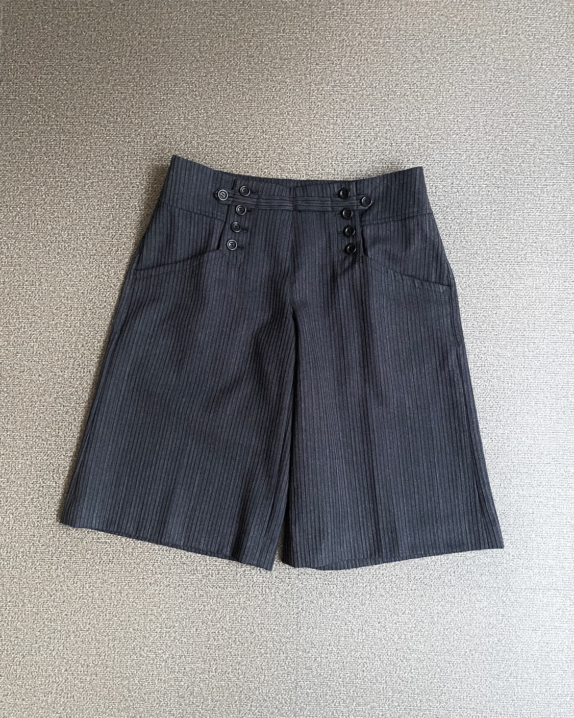 단추 디테일 스트라이프 하프 팬츠 상품이미지1