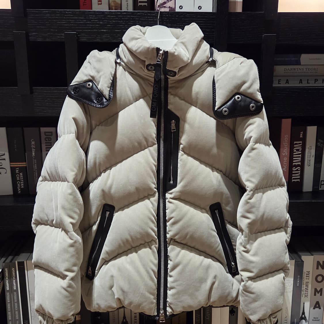 톰포드 벨벳 후디드 패딩 오버핏 46 새상품 상품이미지1