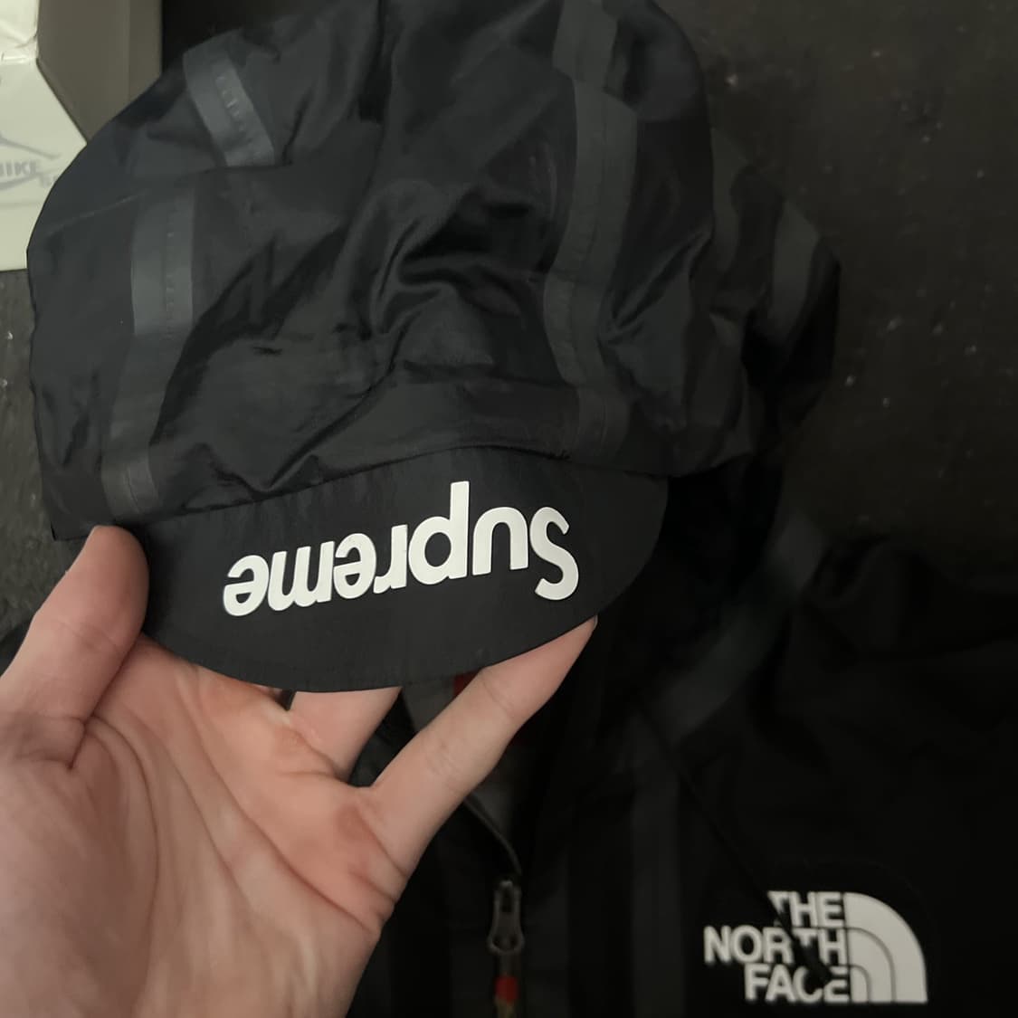 슈프림 x 노스페이스 서밋 윈드브레이커 자켓 블랙 상품이미지2