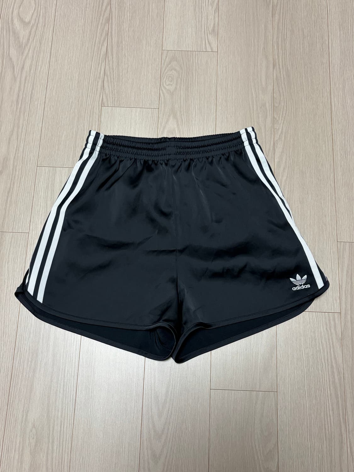 아디다스 새틴 숏팬츠 상품이미지3