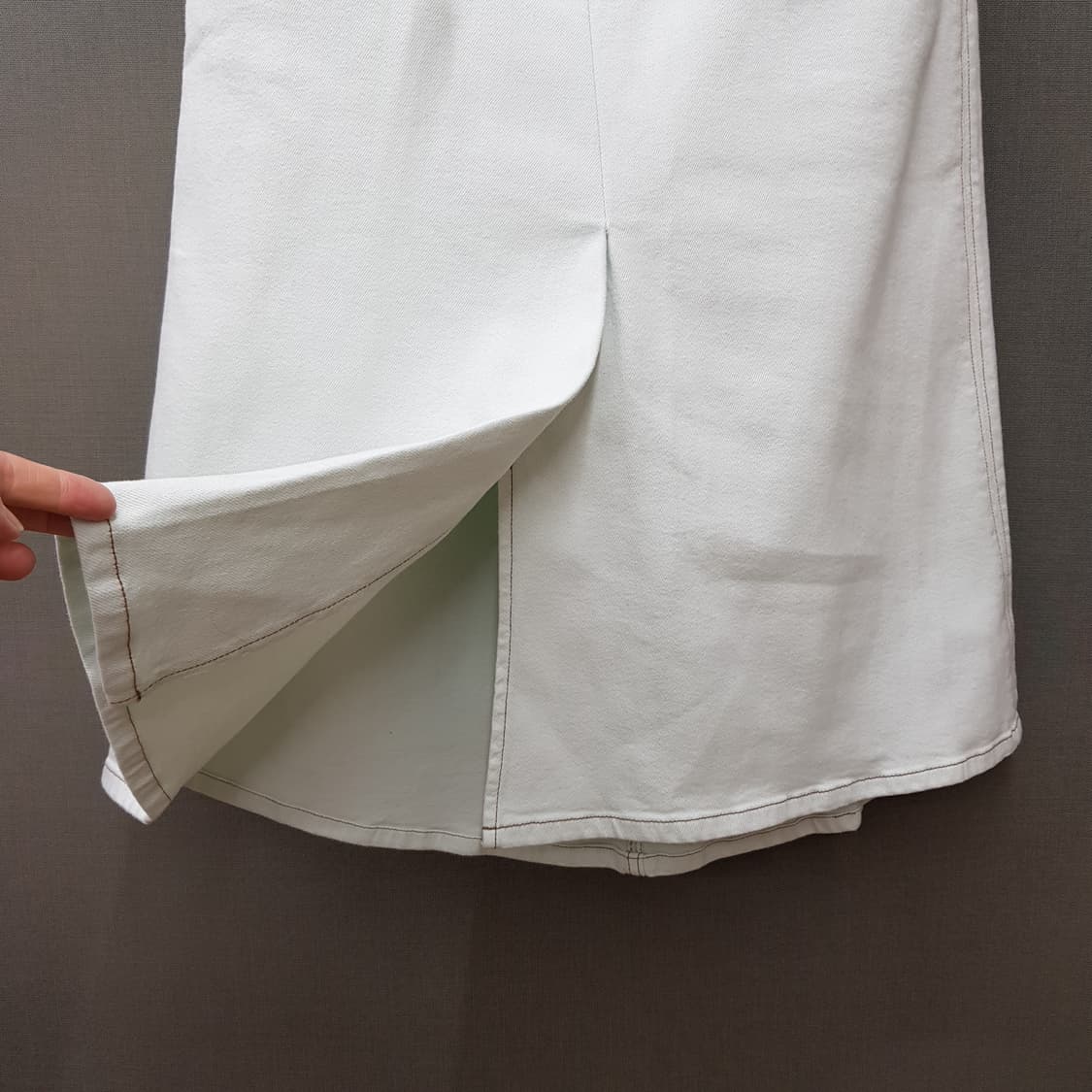 한섬 마인 2022 코튼 스트레치 데님 미디 스커트 67-98사이즈 상품이미지3