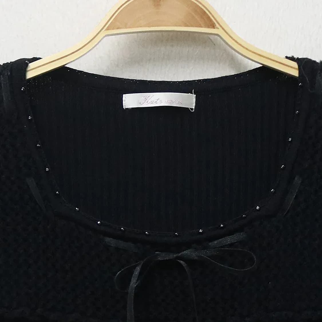 KATE ECRU 오네갸루 스퀘어넥 리본 니트 63137 상품이미지3